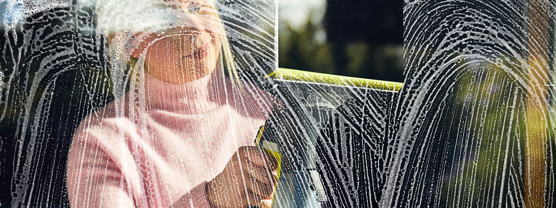 RYOBI Window Vac in action