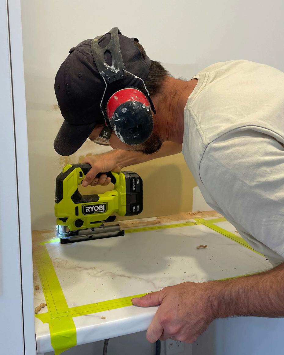 Using a RYOBI Jigsaw to cut hole in benchtop